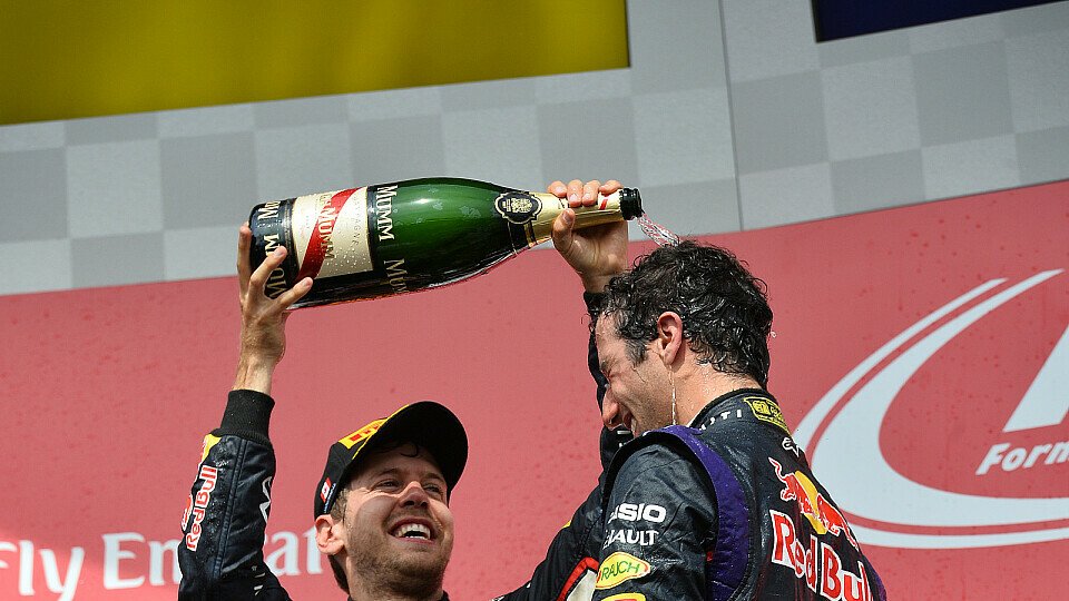 Daniel Ricciardo findet: Viel besser könnte es unter Teamkollegen nicht laufen, Foto: Sutton