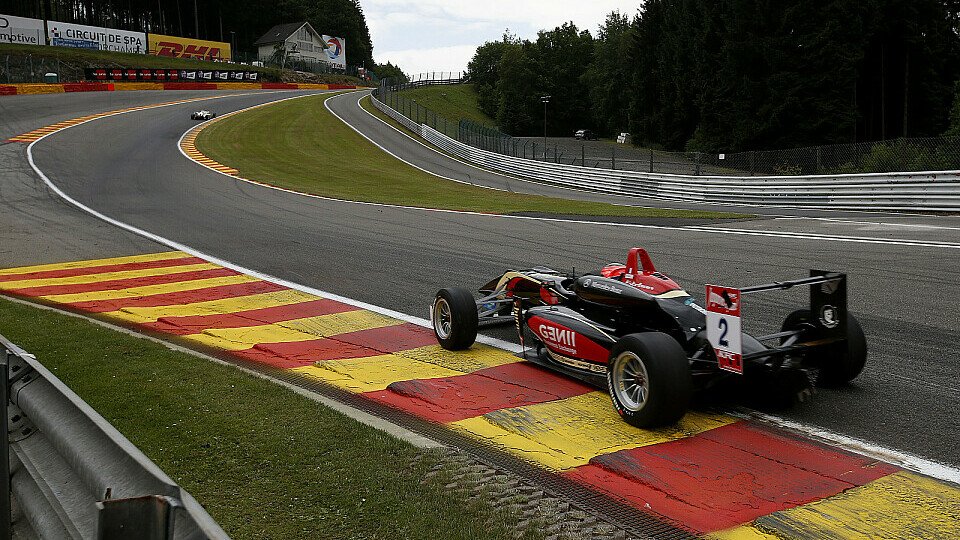 Esteban Ocon fliegt zu den nächsten Poles in der Formel 3 EM, Foto: FIA F3