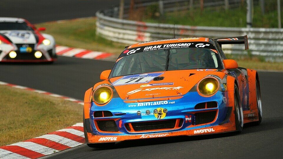Der Porsche von billiger.de/racing erlebte ein turbulentes Rennen, Foto: Patrick Funk