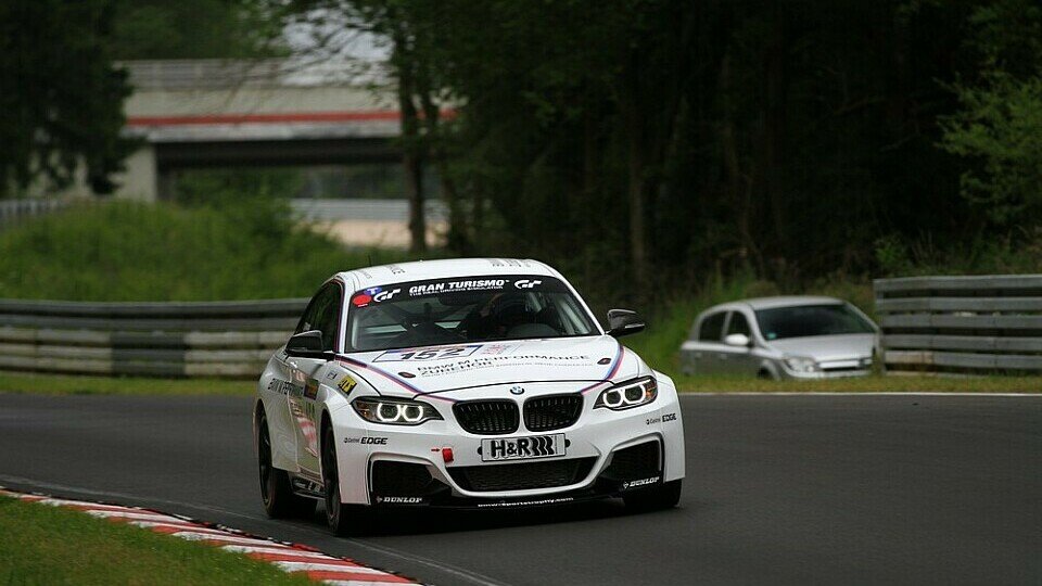 Jake Hughes ging im BMW M235i Racing von BMW Motorsport auf die Strecke, Foto: Patrick Funk
