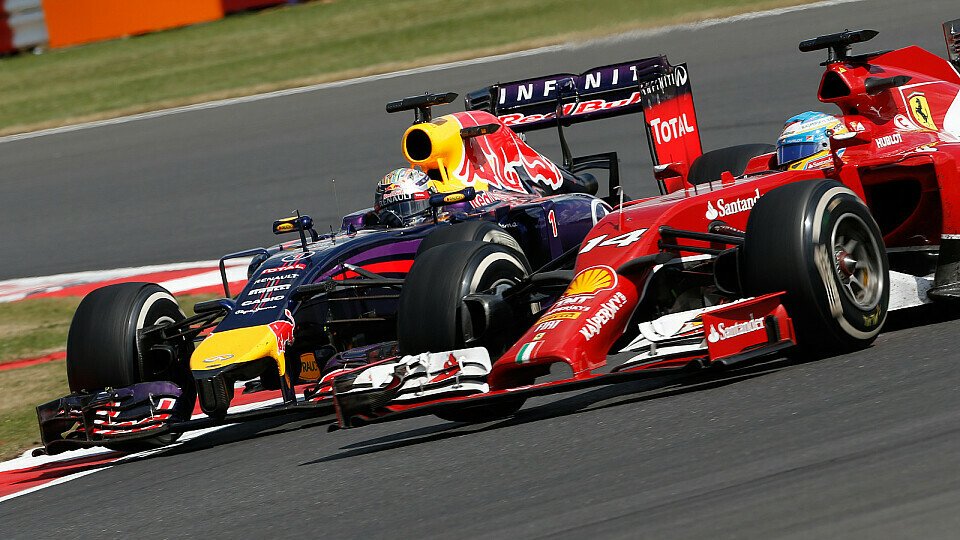 Sebastian Vettel lieferte sich ein erbittertes Duell mit Fernando Alonso, Foto: Sutton