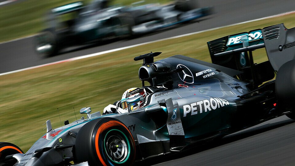 Nico Rosberg und Lewis Hamilton: Ein Duell um den Titel, Foto: Sutton