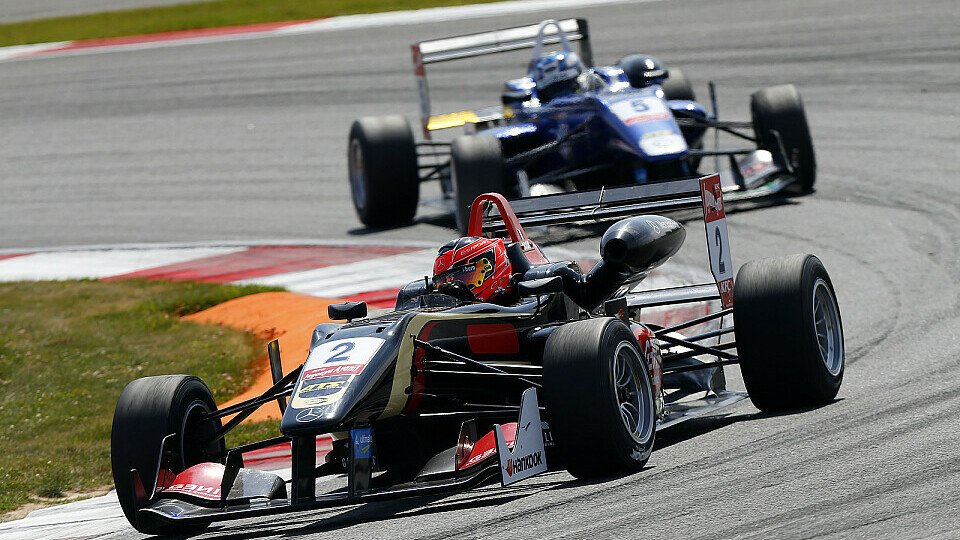 Poles Nummer 9 und 10 für Rookie Esteban Ocon in dieser Saison, Foto: FIA F3