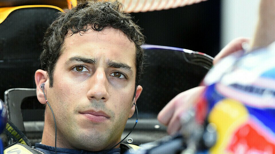 Daniel Ricciardo jagt die Silberpfeile, Foto: Sutton