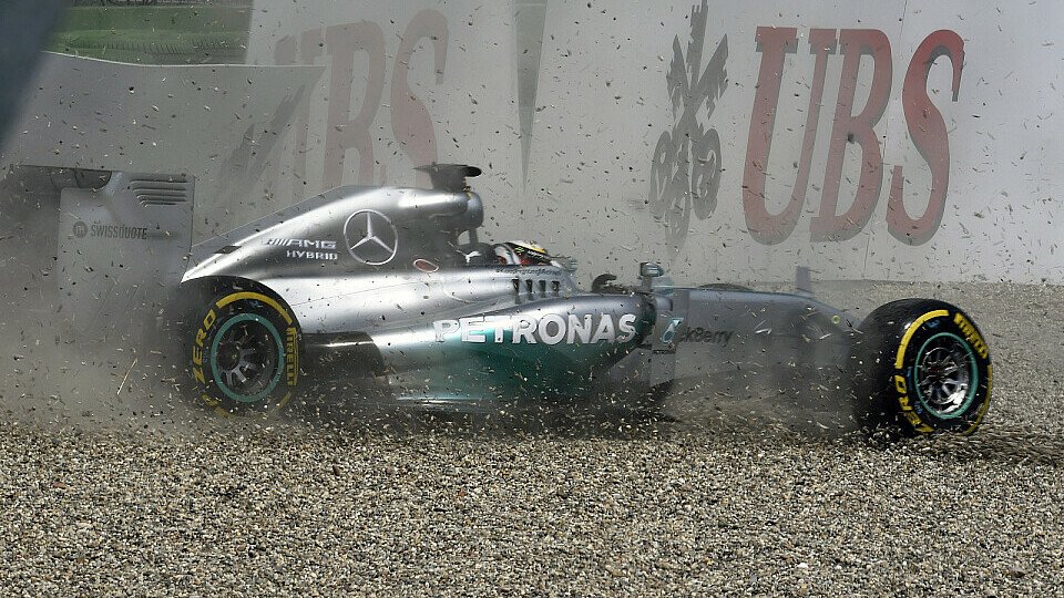 Lewis Hamilton schlug heftig in Hockenheim ein - danach begann das Drama, Foto: Sutton