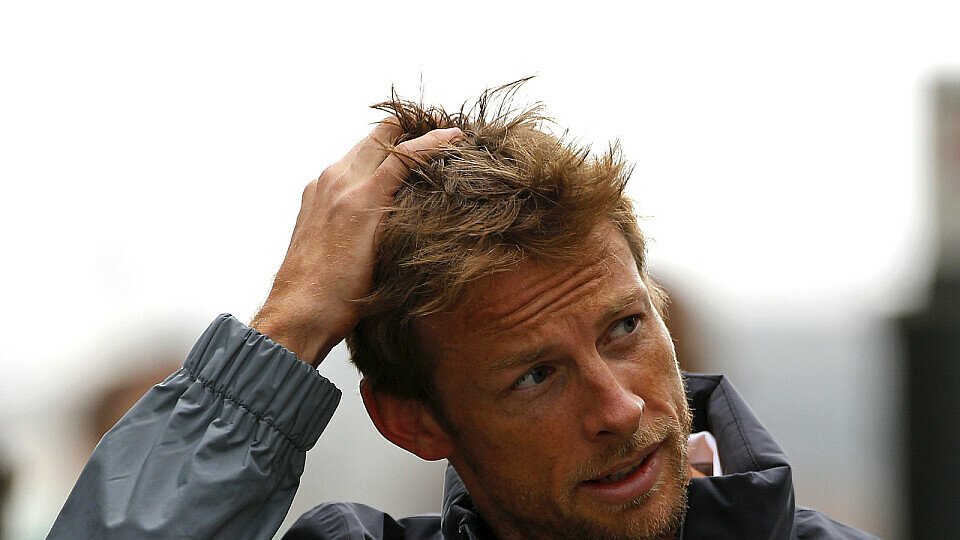 Jenson Button überlegt..., Foto: Sutton