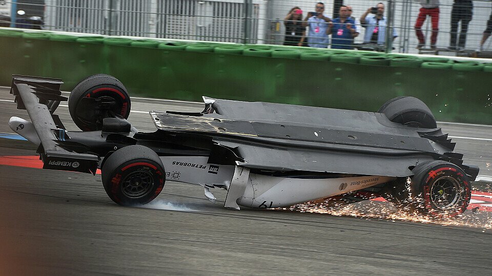 Felipe Massa fällt in Hockenheim nach Crash mit Kevin Magnussen aus, Foto: Sutton