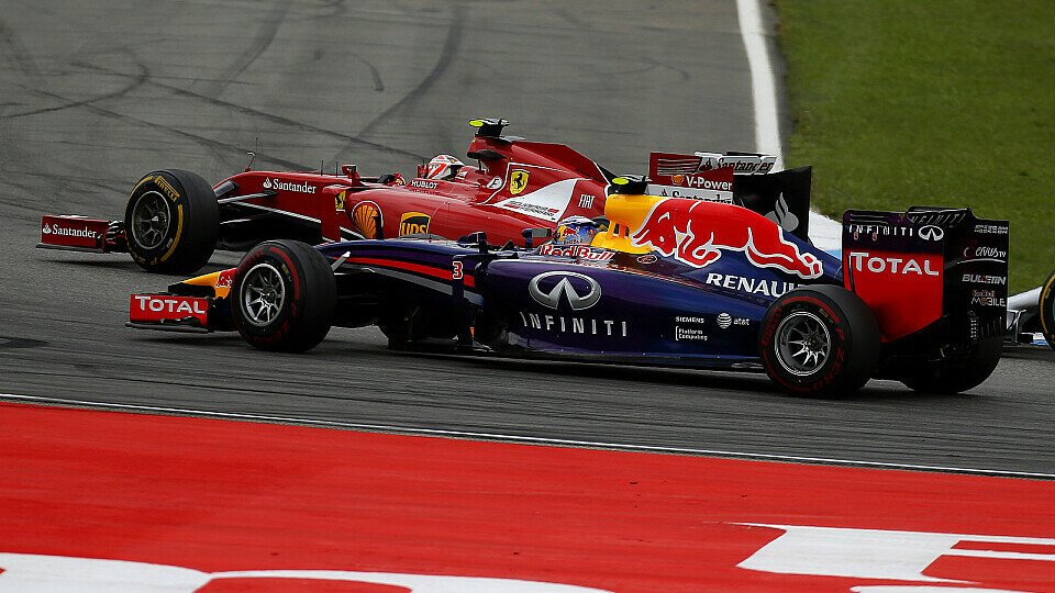 Am Ende konnte Ricciardo Alonso nicht hinter sich halten, Foto: Sutton