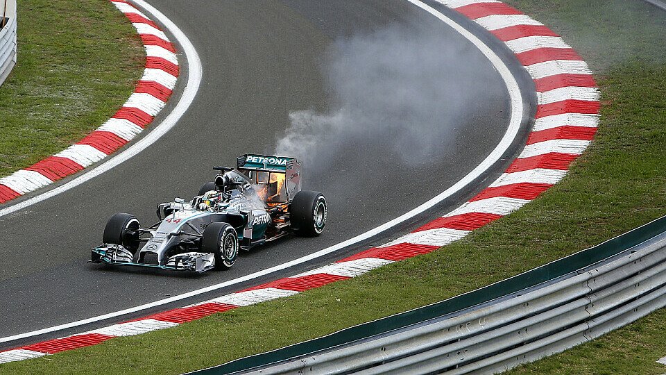 Nicht nur hinter den Kulissen der Formel 1 brennt es..., Foto: Sutton