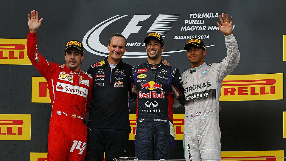 Fernando Alonso und Lewis Hamilton halten große Stücke auf Daniel Ricciardo, Foto: Sutton