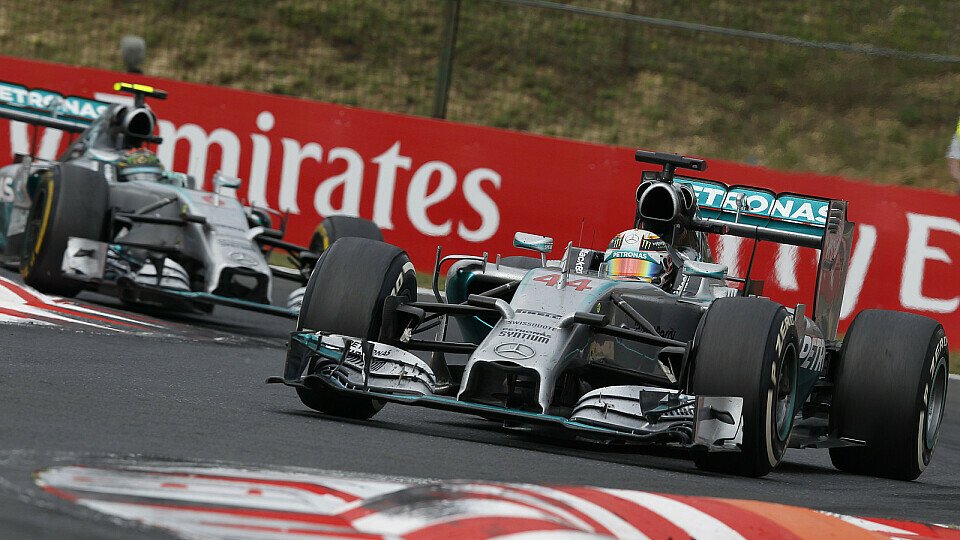 Das Duell polarisiert weiter: Lewis Hamilton gegen Nico Rosberg, Foto: Mercedes AMG