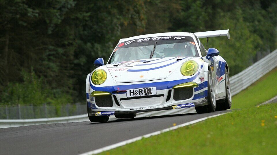 Christian Menzel startete erstmals in neuen Cup-Porsche auf der Nordschleife