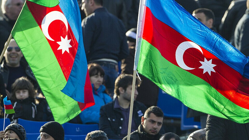 Die aserbaidschanische Flagge soll nicht nur auf den Tribünen zu sehen sein, Foto: Sutton