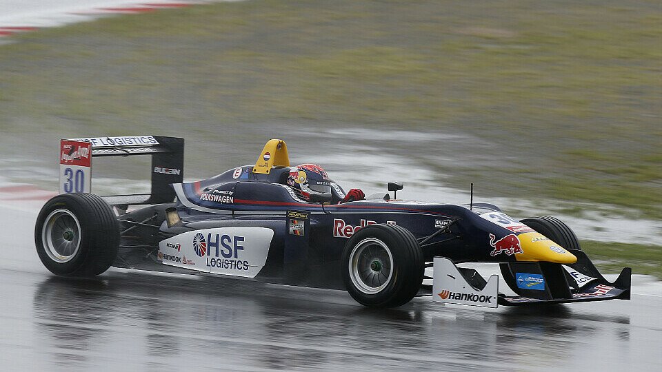 Max Verstappen war auch im Regen nicht zu stoppen, Foto: FIA F3