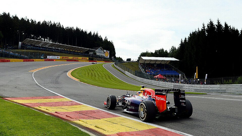 Daniel Ricciardo konnte die Eau-Rouge am Freitag bereits mit Vollgas passieren, Foto: Sutton