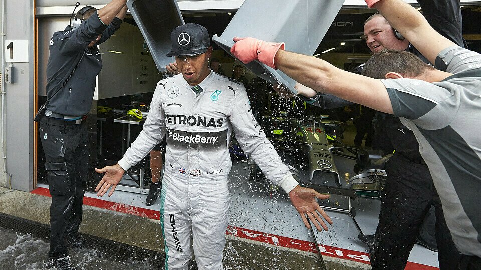 Lewis Hamilton nahm 2014 an der Ice Bucket Challenge teil., Foto: Mercedes-Benz