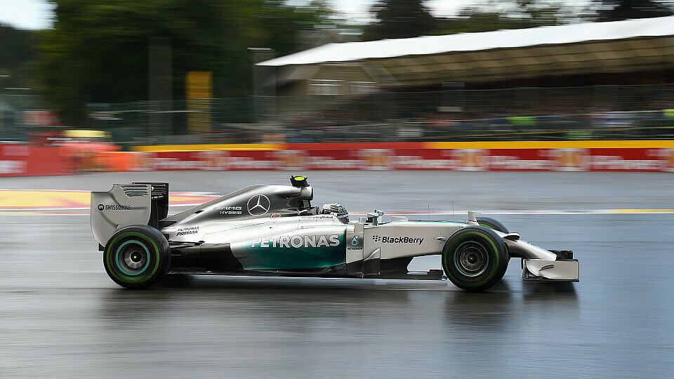 Nico Rosberg flog durch den Regen zur Pole, Foto: Sutton