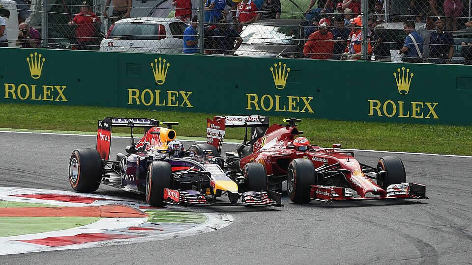 Auch Kimi Räikkönen musste Ricciardo ziehen lassen, Foto: Sutton