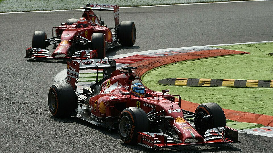 Fernando Alonso und Kimi Räikkönen erlebten ein wenig erfolgreiches Ferrari-Heimspiel in Monza, Foto: Sutton