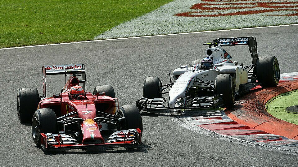 Fliegende Finnen unter sich: Bottas und Räikkönen duellieren sich in Monza, Foto: Sutton