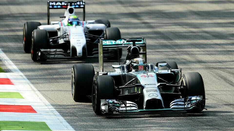 Für Lewis Hamilton und Felipe Massa ist der Boxenfunk eine wichtige Hilfe, Foto: Sutton