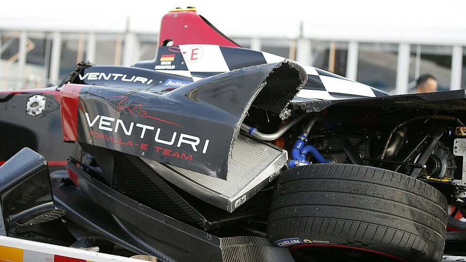 So endete der erste ePrix der Formel E für Nick Heidfeld..., Foto: FIA Formula E