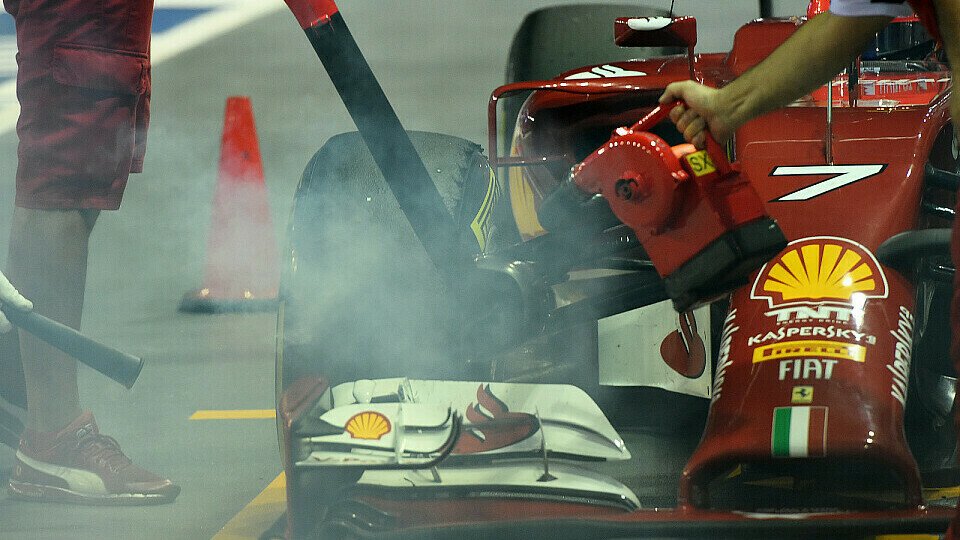 Rauch bei Kimi Räikkönen, Foto: Sutton