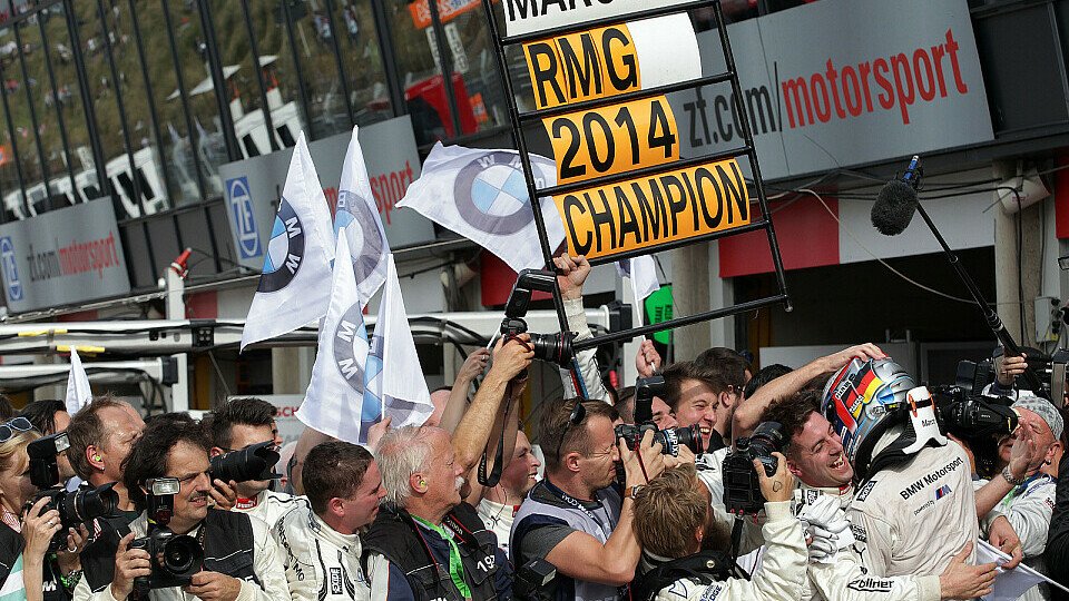 Marco Wittmann bejubelt mit seiner Crew den Titel in der Teamwertung, Foto: BMW AG