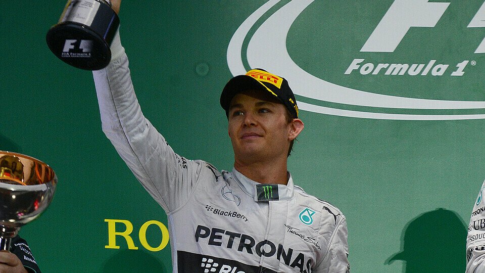 Nico Rosberg muss sich mit dem Pokal für Platz zwei begnügen, Foto: Sutton