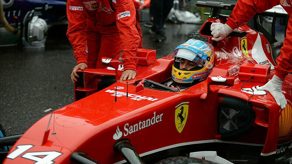Für Alonso war das Rennen früh zu Ende, Foto: Sutton