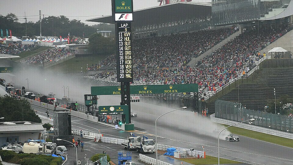Der Formel 1 droht 2019 beim Rennen in Suzuka abermals eine Regenschlacht, Foto: Sutton