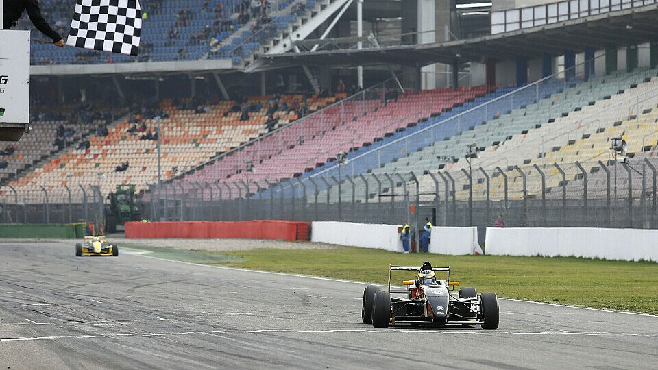 Dennis Marschall gewinnt drittes Rennen beim Saisonfinale, Foto: ADAC Formel Masters