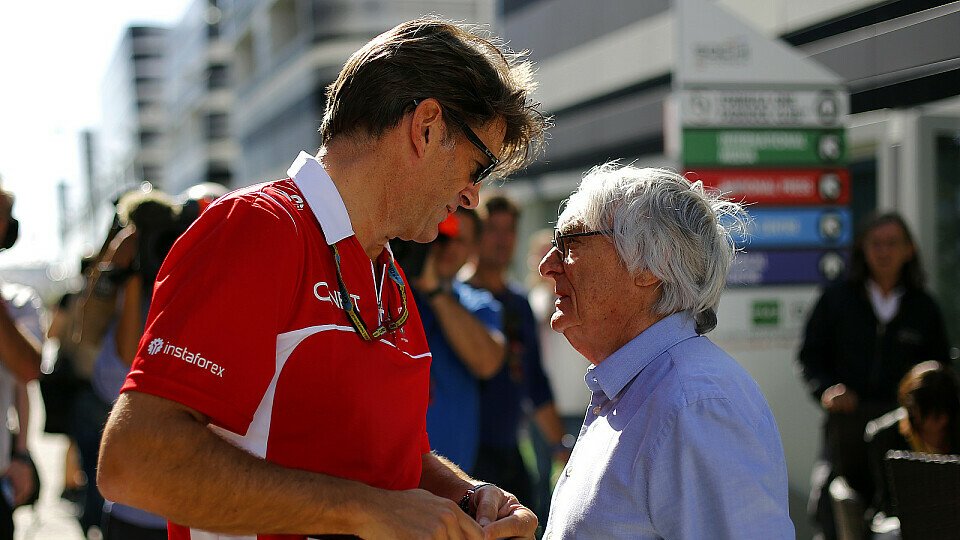 Ecclestone plauscht beim Russland GP 2014 mit Marussia-Sportdirektor Graeme Lowdon, Foto: Sutton