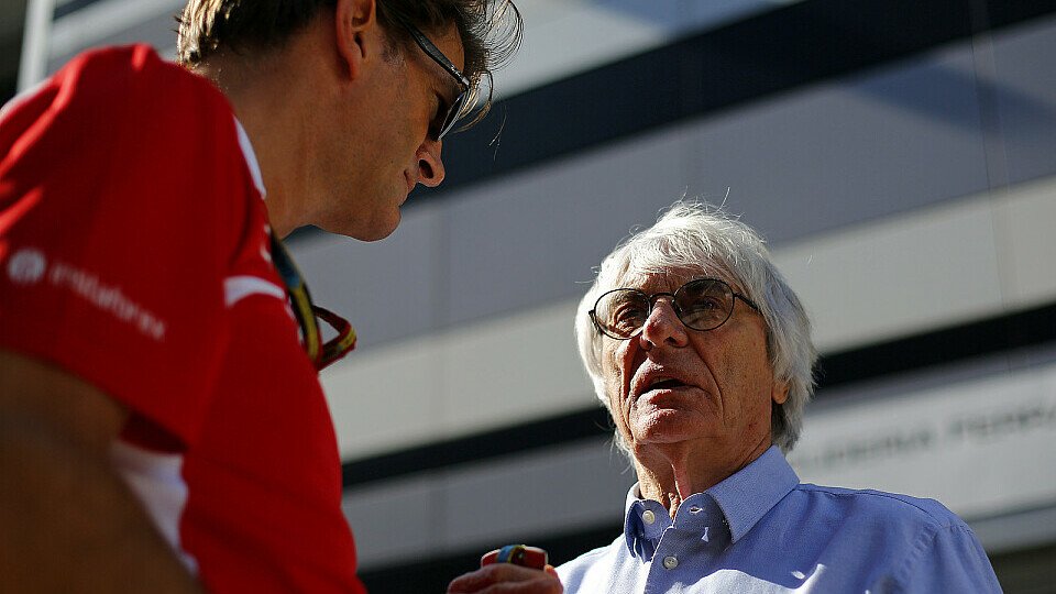 Ecclestone im Gespräch mit Sportdirektor Graeme Lowdon beim letzten Rennen Marussias 2014, Foto: Sutton