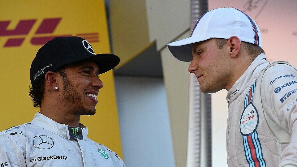 Lewis Hamilton lacht jedem Gegner ins Gesicht - auch Valtteri Bottas, Foto: Sutton