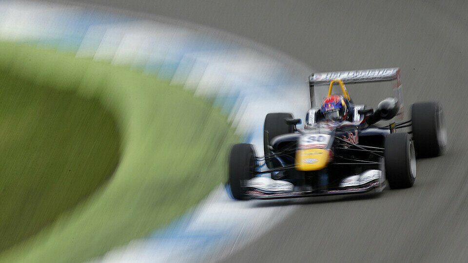 Max Verstappen feiert seinen zweiten Saisonsieg, Foto: FIA F3