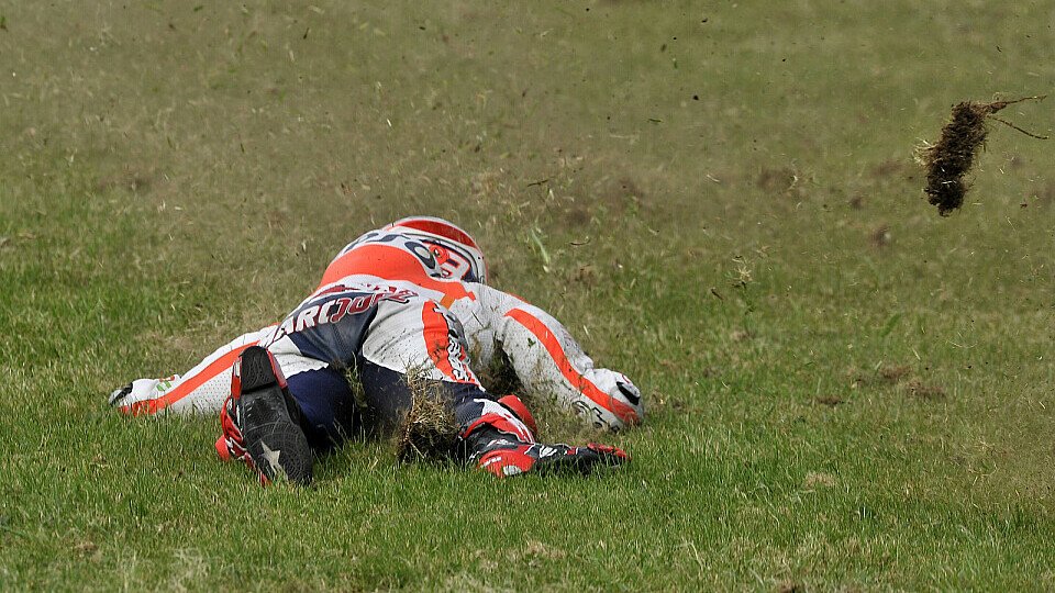 Für Marc Marquez endete das Duell mit Rossi im Gras, Foto: Milagro