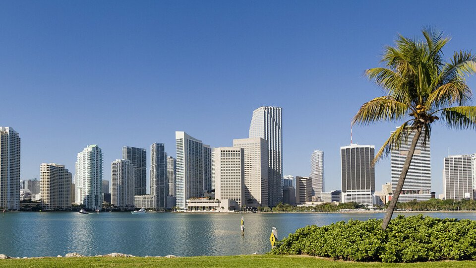 Vor der traumhaften Skyline von Miami findet im März der ePrix statt, Foto: Formel E