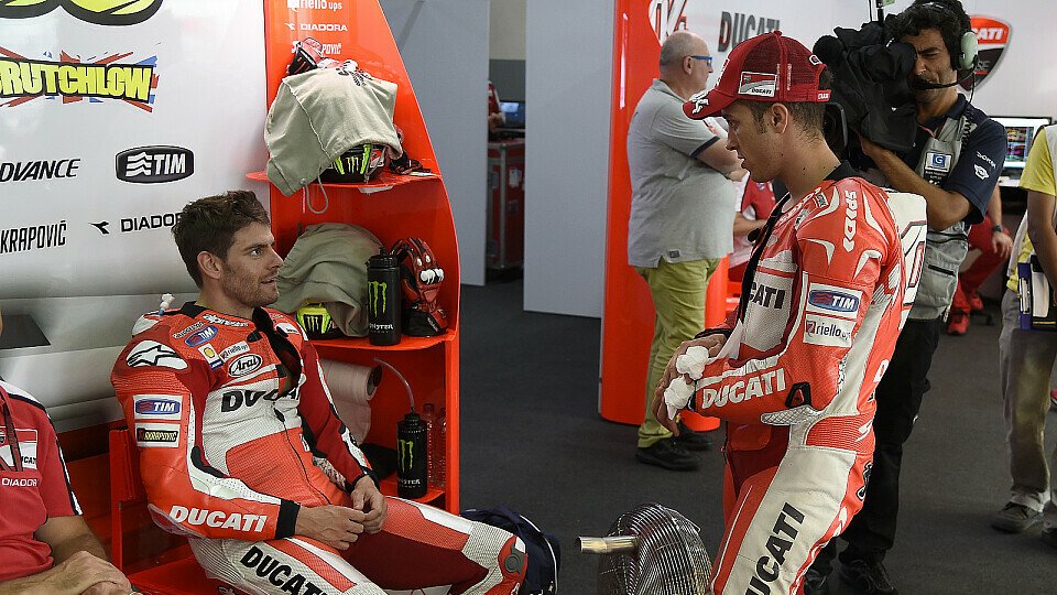 Andrea Dovizioso und Cal Crutchlow haben einiges zu besprechen, Foto: Ducati