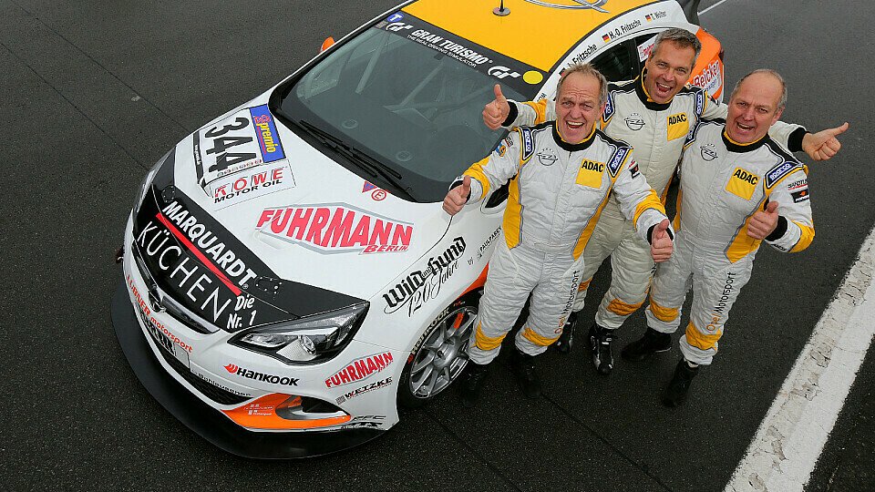 Heinz-Otto Fritzsche, Jürgen Fritzsche und Thorsten Wolter siegten im Opel Astra OPC Cup, Foto: Opel Motorsport