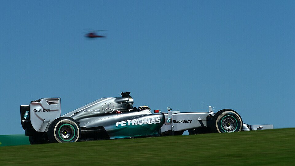 Lewis Hamilton setzte sich an die Spitze des Feldes, Foto: Sutton