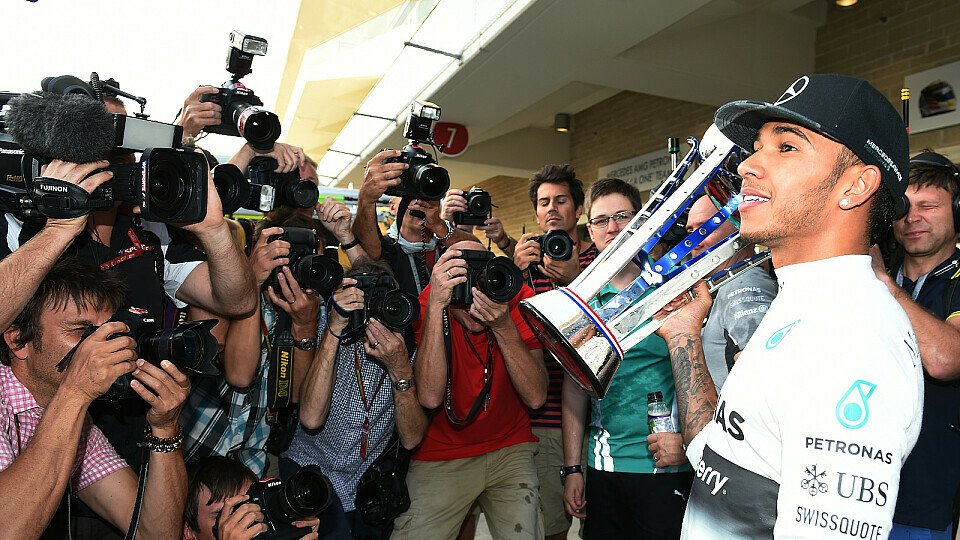 Lewis Hamilton steuert zielsicher auf den zweiten WM-Sieg zu, Foto: Sutton