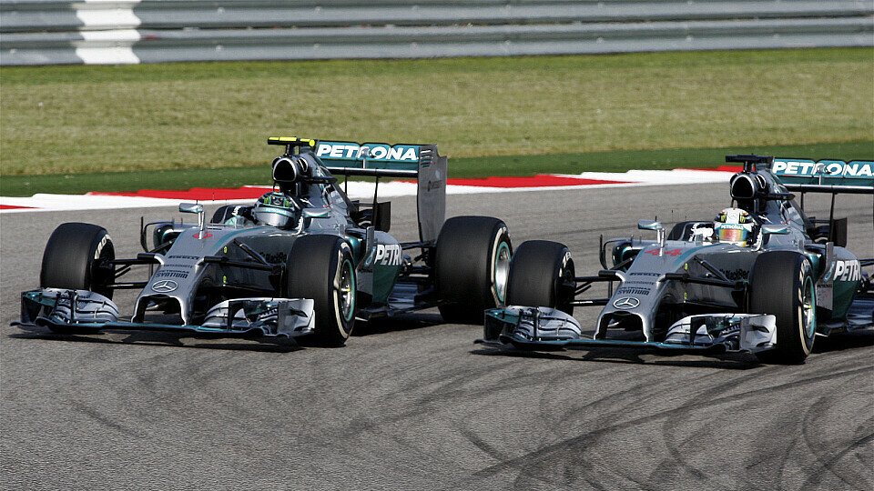 Lewis Hamilton drückte sich nach einem Fehler Nico Rosbergs eiskalt vorbei, Foto: Sutton