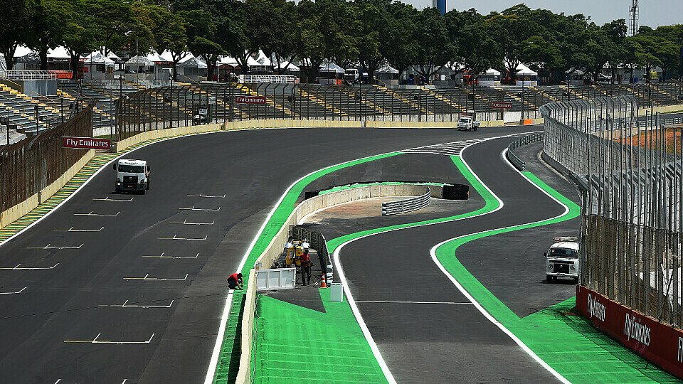 So sieht sie aus, die neu gestaltete Boxeneinfahrt in Interlagos, Foto: Sutton