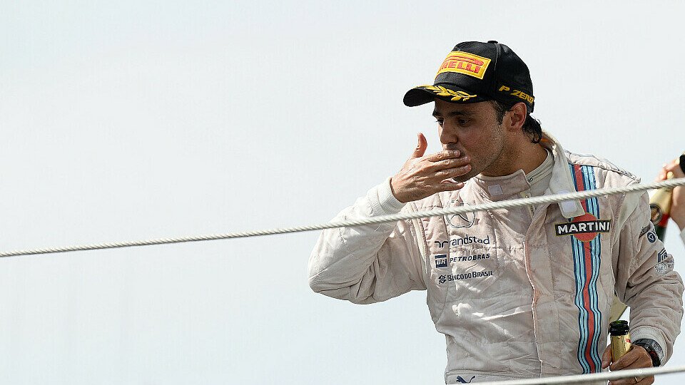 Küsse für das Publikum: Felipe Massa bedankte sich für die enthusiastische Unterstützung der Fans, Foto: Sutton