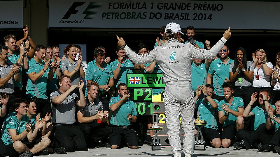 Sieger Nico Rosberg dirigierte gestern das Triumphkonzert, Foto: Sutton