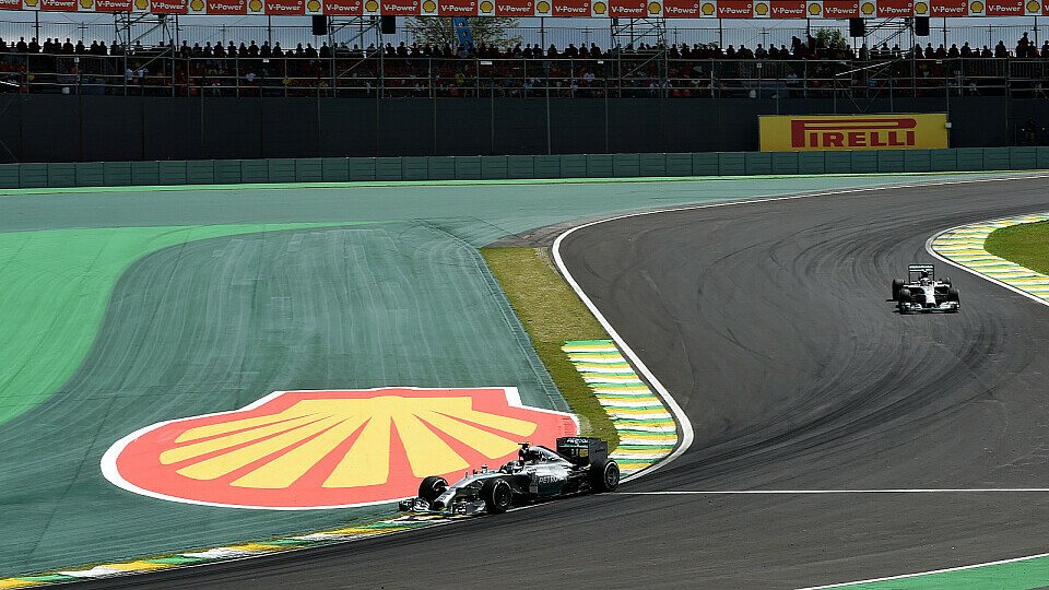 Das Duell Rosberg vs. Hamilton verzückte in Brasilien wieder die Beobachter, Foto: Sutton