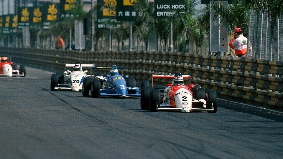 1990 trat Michael Schumacher unter anderem gegen Mika Häkkinen in Macau an, Foto: Sutton