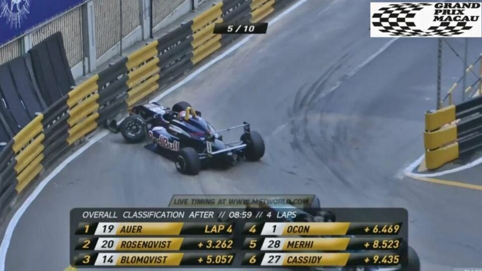 Verstappen parkt nach seinem Crash unnötig in der Haarnadel, Foto:	Screenshot/Grand Prix Macau
