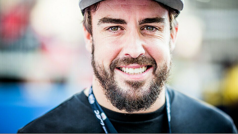 Fernando Alonso hatte viel Spaß bei der WEC in Bahrain, Foto: Adrenal Media